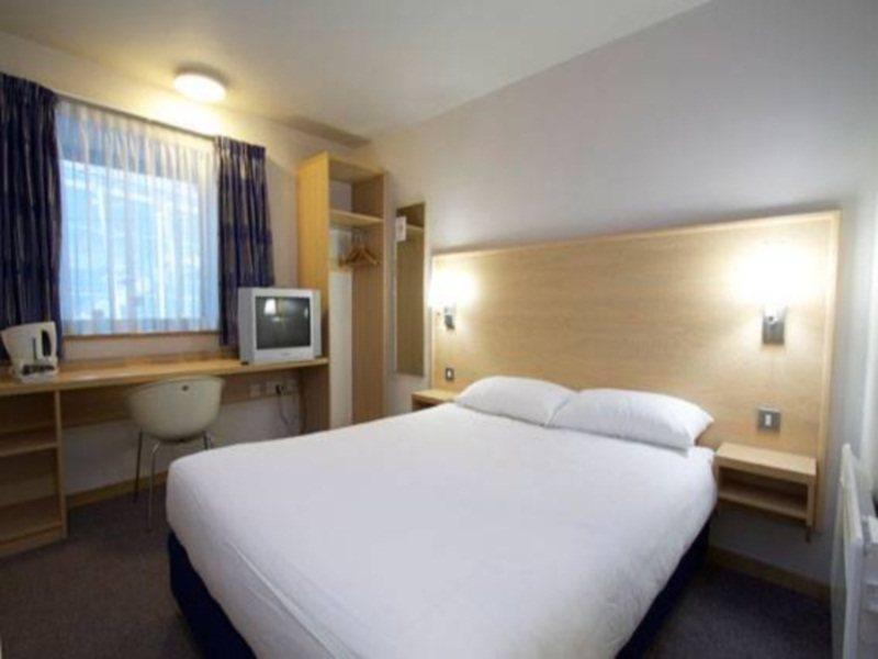 Travelodge Glasgow Airport Hotel Екстер'єр фото